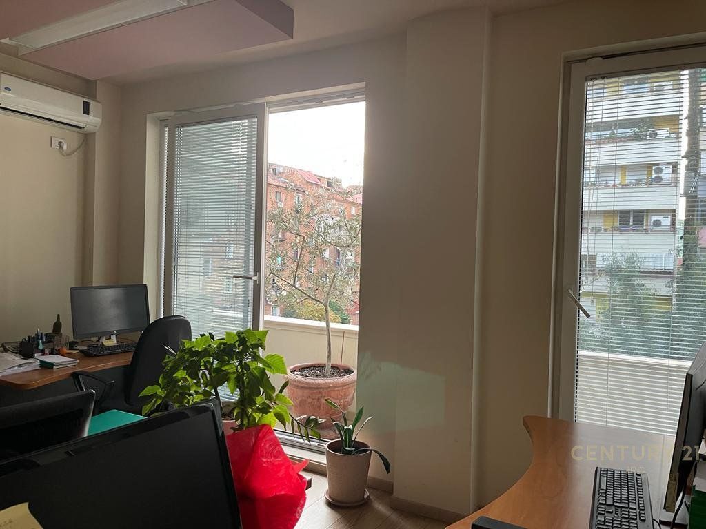 Affittasi ufficio di 120 m² nella zona di Shallvareve