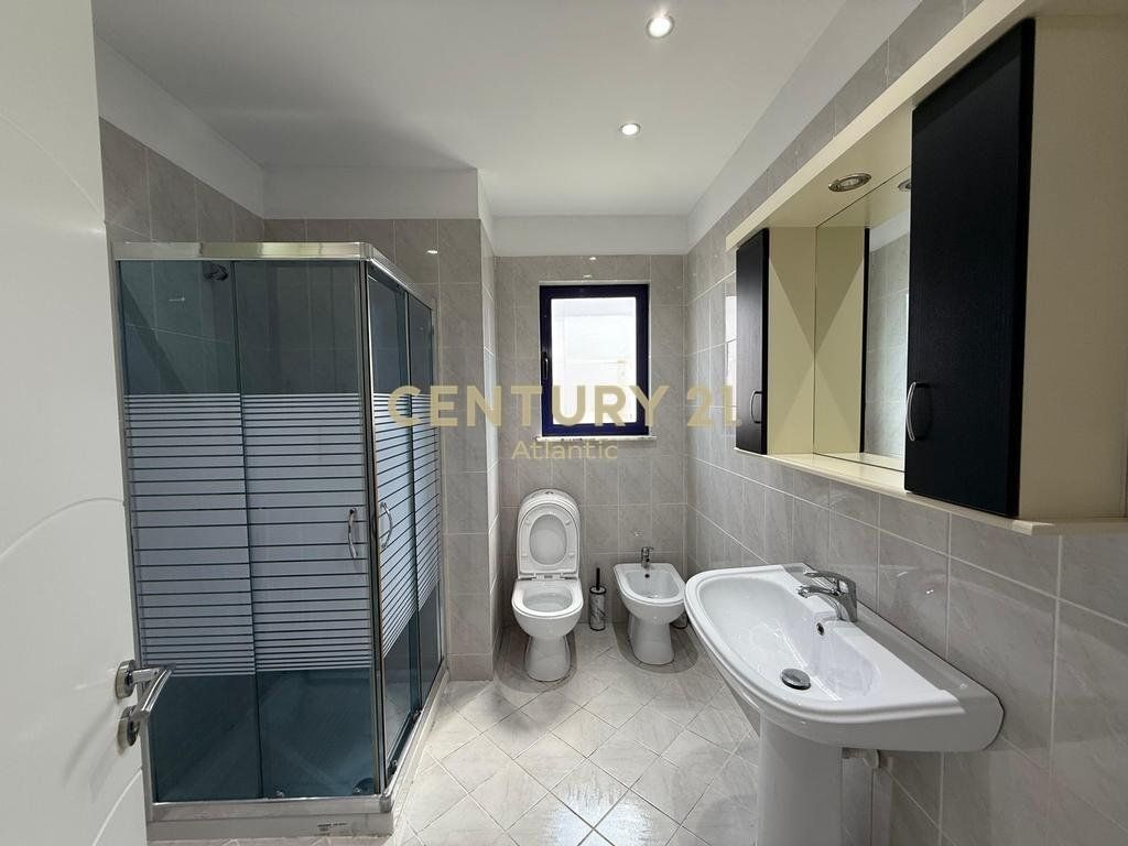 Appartamento 2+1+2wc In Vendita a Golem, Durazzo - 125.000€ | 106 m²