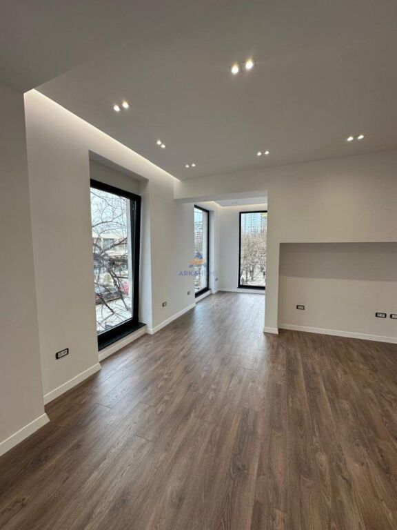 BUSINESS PREMISES FOR RENT 76M2 "IBRAHIM RUGOVA STREET" 1500 EURO