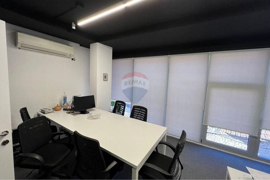 Office for rent at Pazari i Ri!