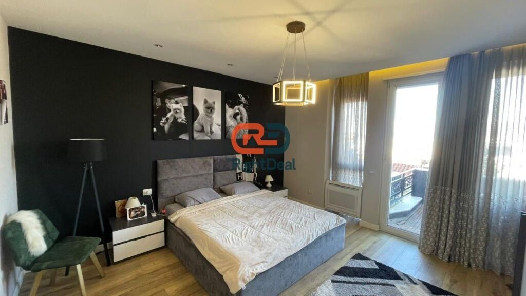 Tek Kopshti Botanik, Shitet Super Apartament 2+1+2, Me Pamje Te Lire Nga Tirana!