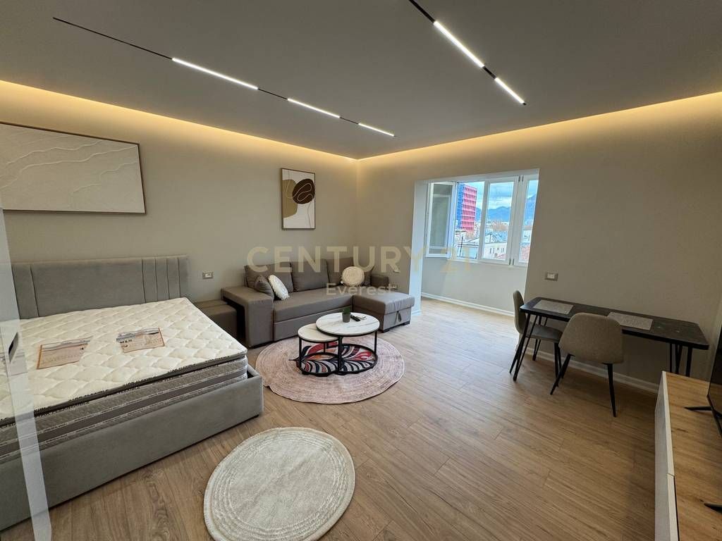 RRUGA BARRIKADAVE, SHESIM GARSONIERE