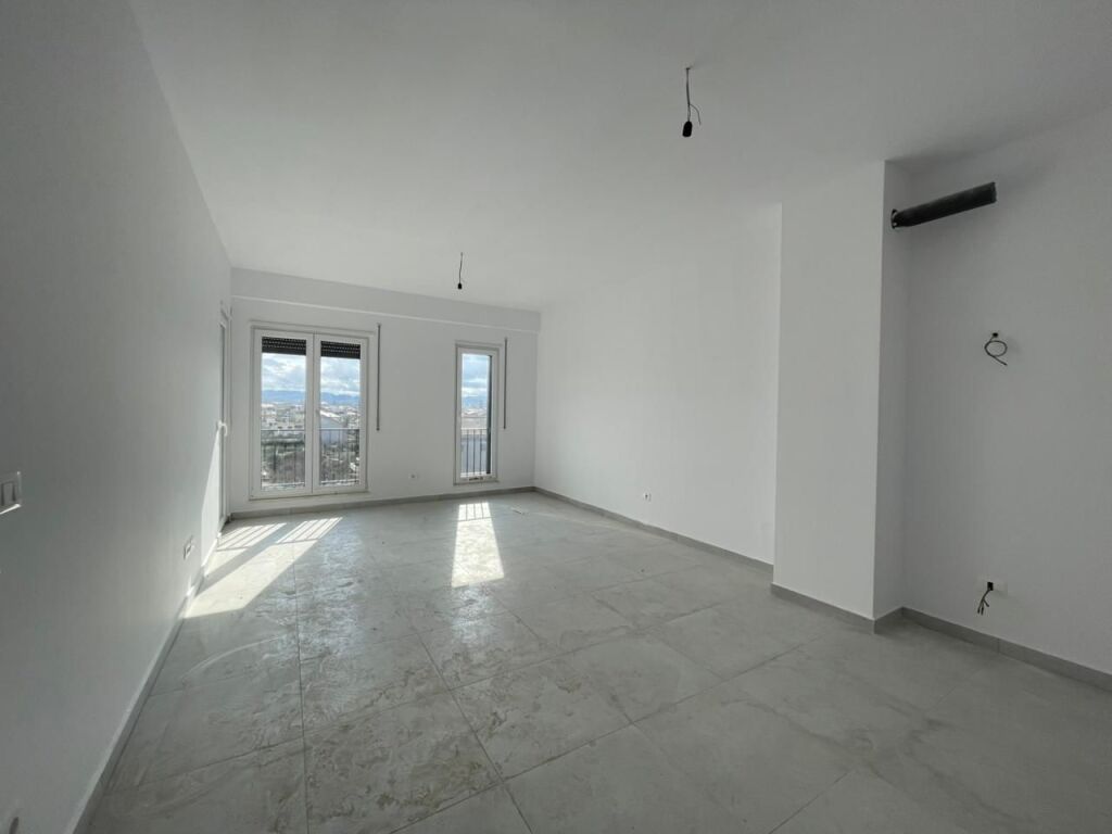 Apartament 1+1 per shitje ne Kamez.