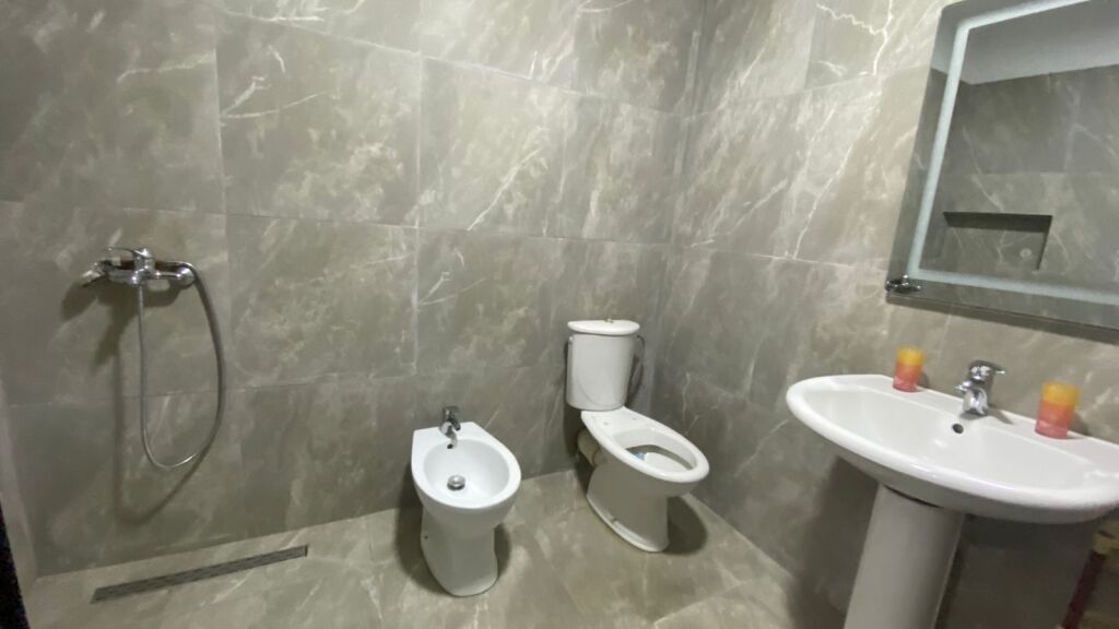 Appartamento 1+1 in affitto a Komuna Parisit