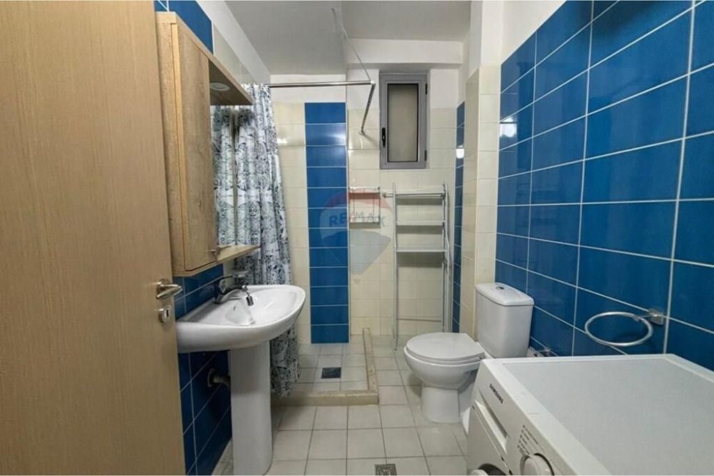 🏡 APARTAMENT 2+1+2 PËR QIRA – SHESHI I PAVARËSISË, VLORË