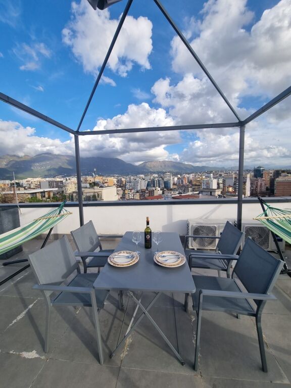 Jepet me qera 1+1 mobiluar Rruga Barrikatave mobiluar 799 eu