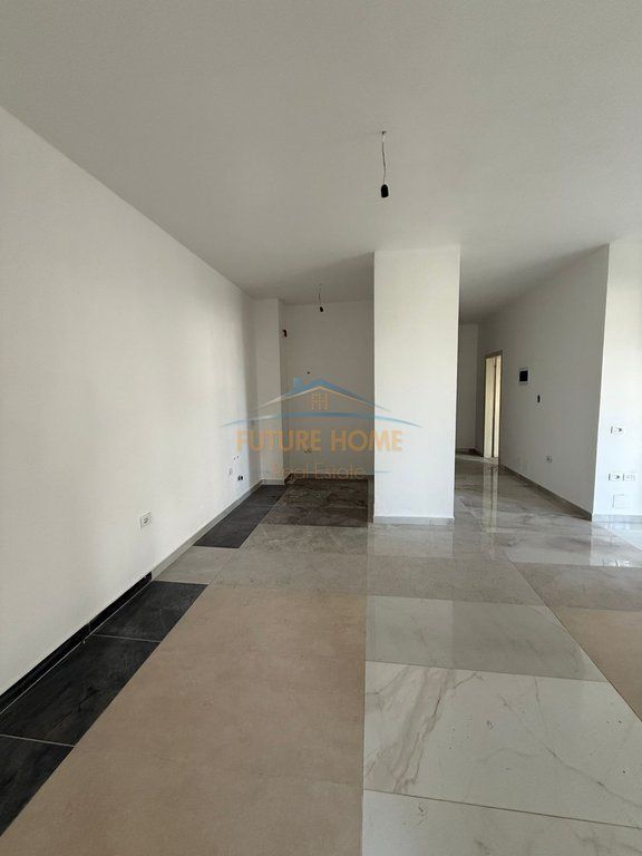 Shitet, Apartament 2+1+2, Casa Italia, Tirane.