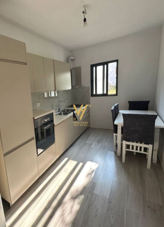 JEPET HYRJE 1+1 ME QERA NE LAPRAKE 35.000 LEKE