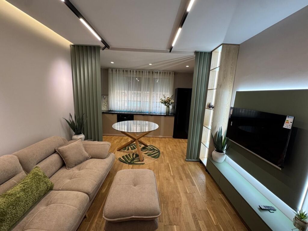 For rent 1+1 at Pavarotti furnished elevator 899 eu