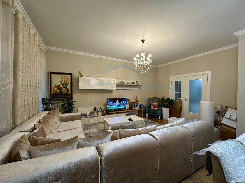 Shitet, Apartament 3+1+2, Liqeni i Thatë, Tiranë.