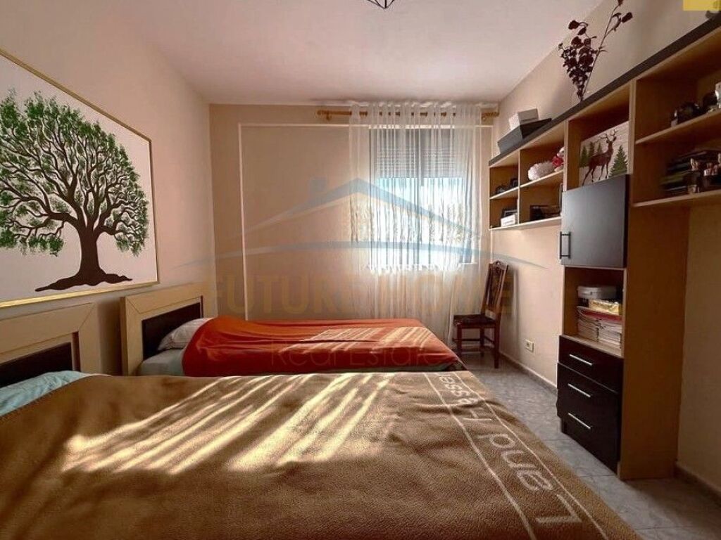 Shitet, Apartament 2+1, Ali Demi, Tiranë.