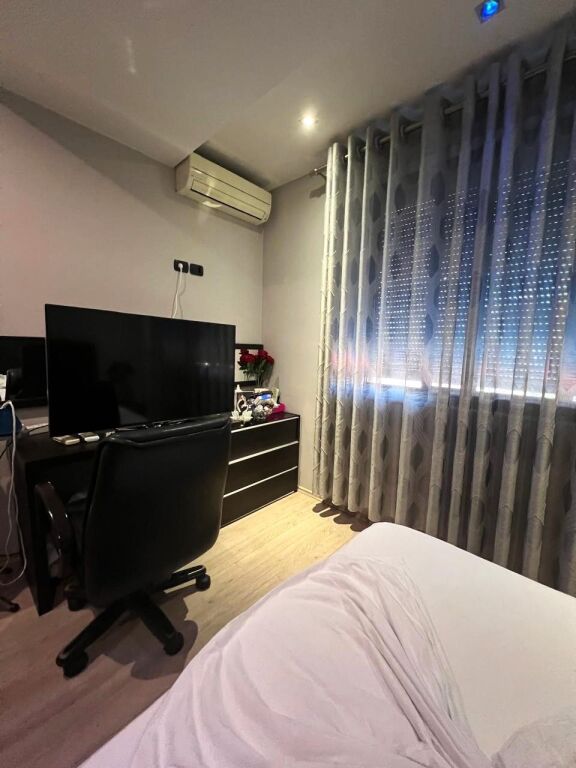 🏢Rruga Gjon Buzuku,pak minuta larg Viles Gold jepet me qera apartament 2+1 plotesisht i mobiluar.65,000Leke