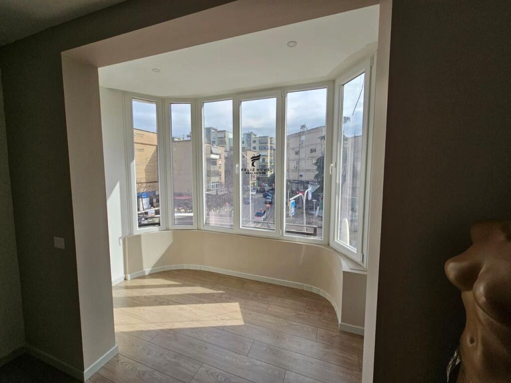 SHITET APARTAMENT 3+1 ZOGU ZI 330.000 EURO