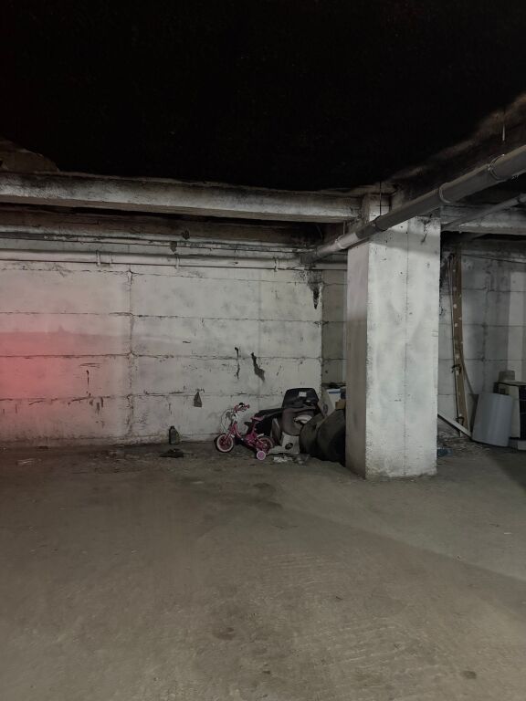 Shitet apartament 1+1 së bashku me garazh në Yzberisht