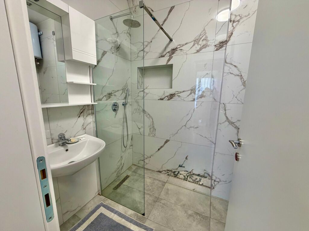 Apartament 2+1 + Parkim për Qira