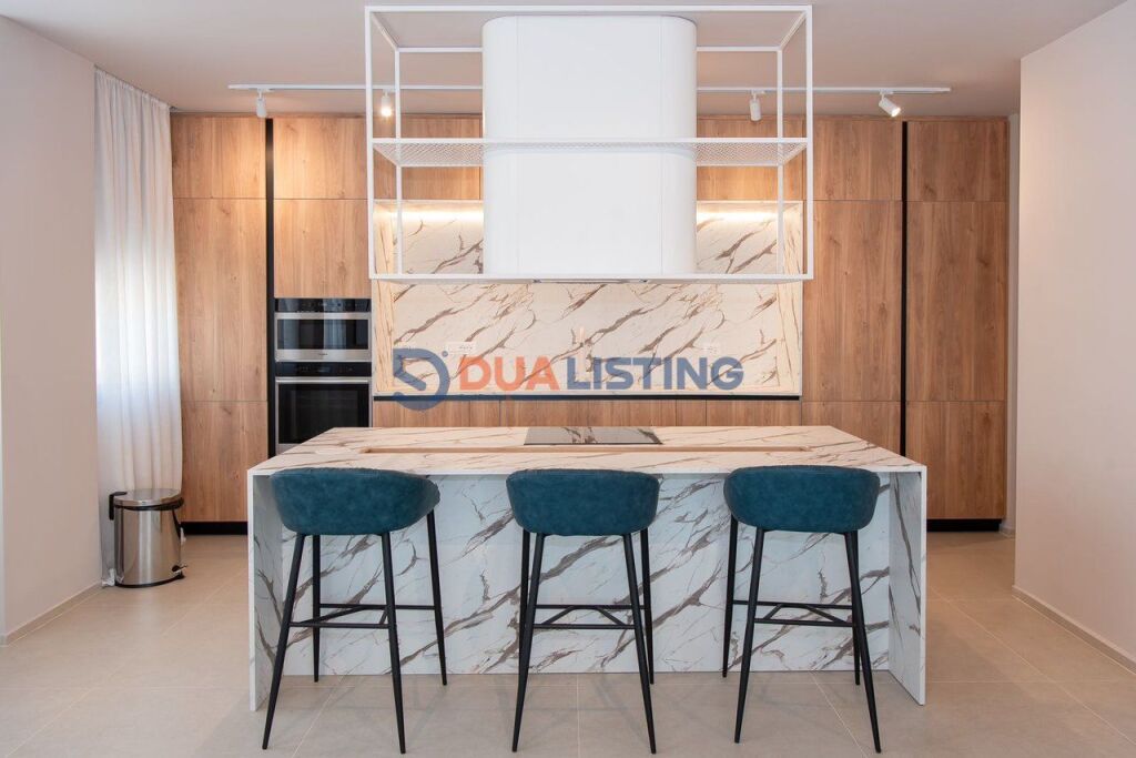 Vendiamo Penthouse Iconico con Veranda Panoramica, Vlore Vita di Lusso sopra il Nostro Mare, Vlore