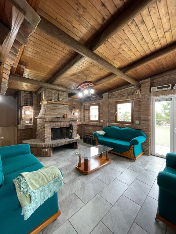 Penthouse in affitto con vista sul lago di Tirana al lago asciutto