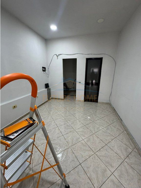 Affitto, Locale Commerciale, Palazzi Cabej, Misto Mame 300 €, UNA62709