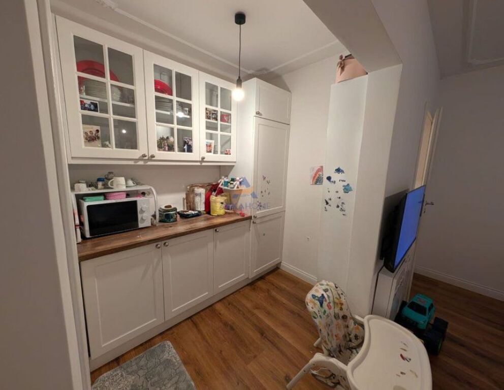 SHITET APARTAMENT 2+1 "RR. KONGRESI I LUSHNJES, 21 DHJETORI" 195.800 EURO
