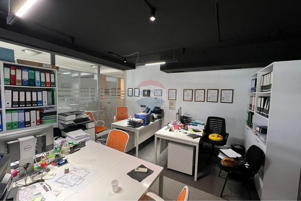 Office for rent at Pazari i Ri!