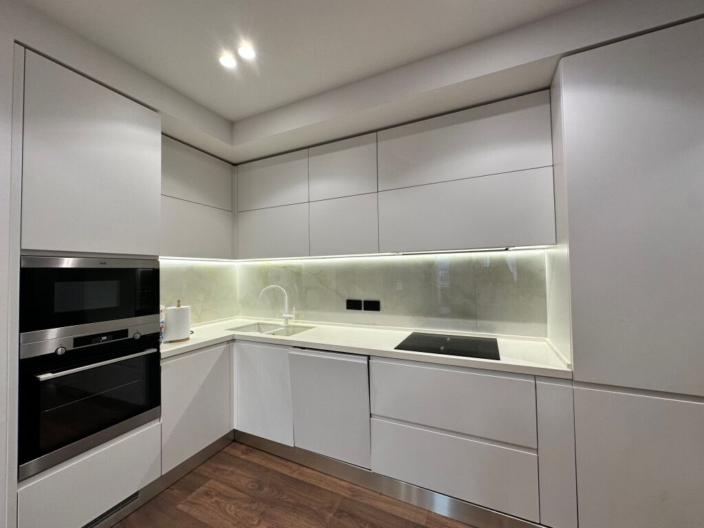 Apartament me pamje të plotë nga deti për qira afatgjatë në Vlorë