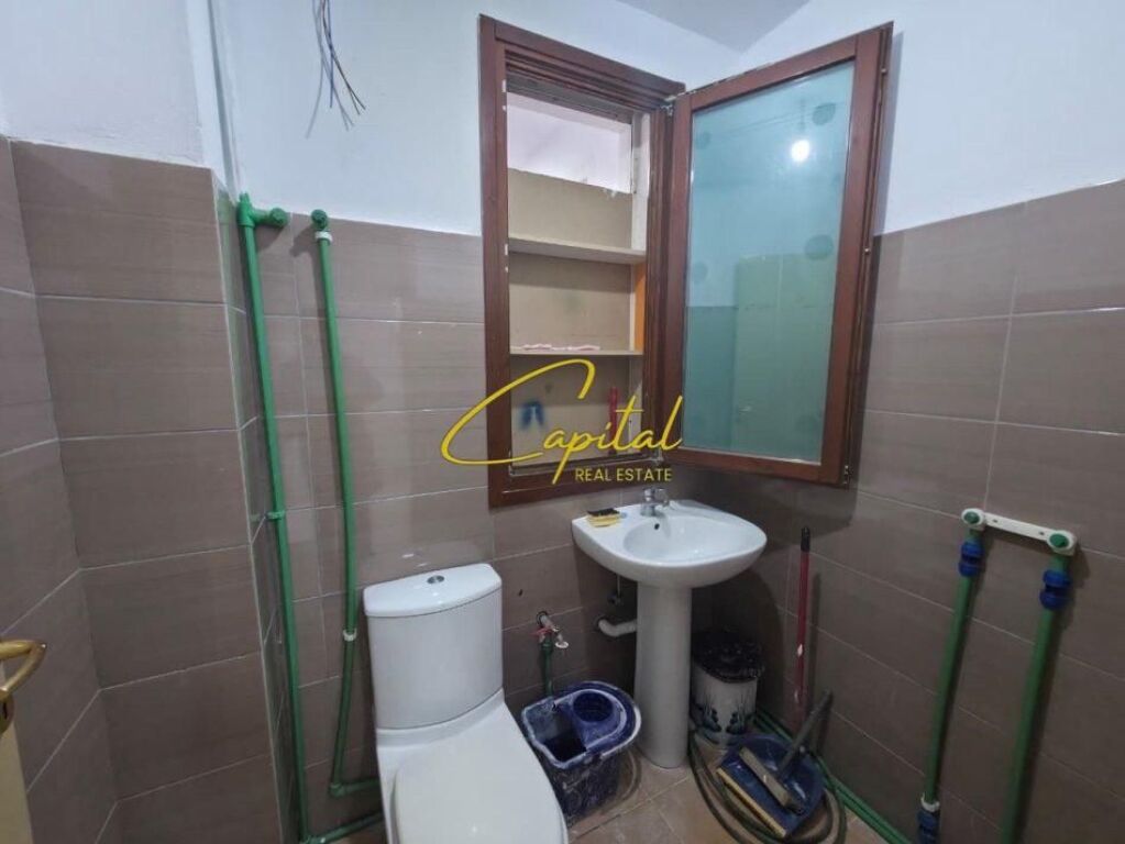 SHITET AMBIENT BIZNESI 90 M2 KOPSHTI BOTANIK 180.000 EURO