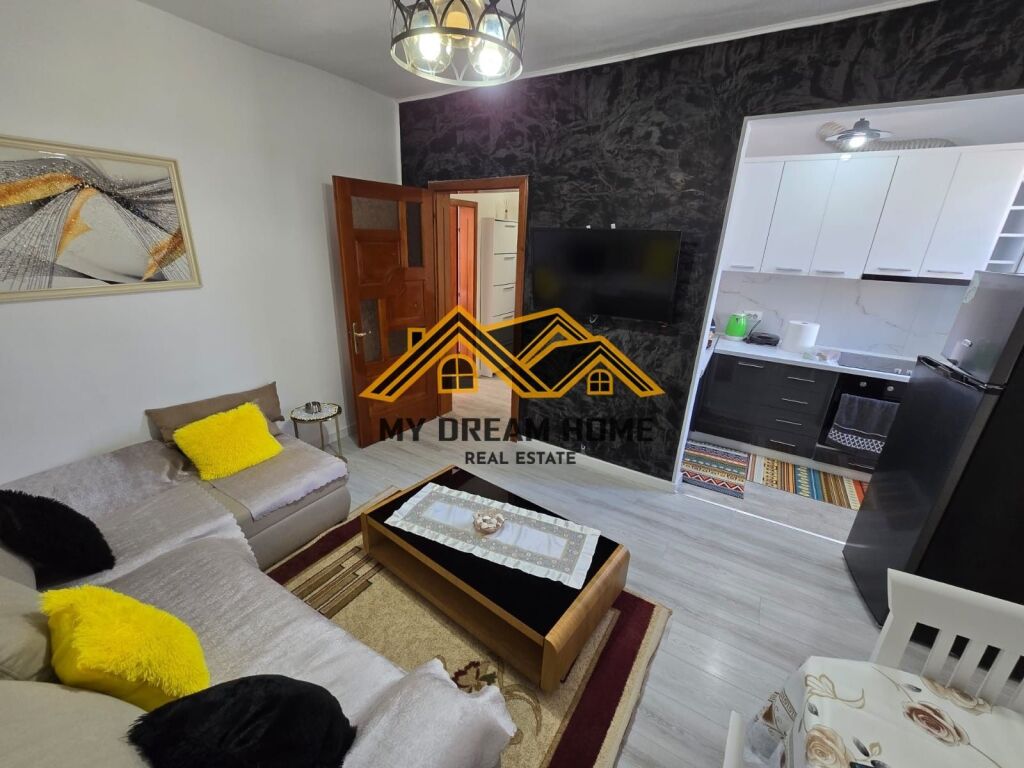 SHITET APARTAMENT 2+1 , PRANE MARKATES DURRES !