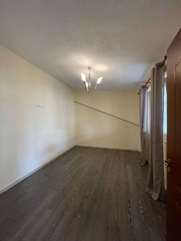 Penthouse in affitto con vista sul lago di Tirana al lago asciutto