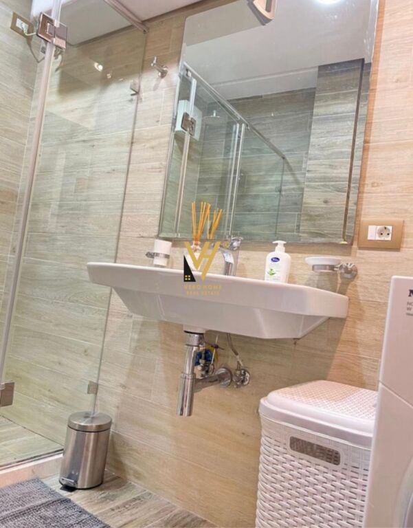 JEPET APARTAMENT 2+1 ME QIRA NE QENDER,RR.BARDHOK BIBA 1.200 EURO