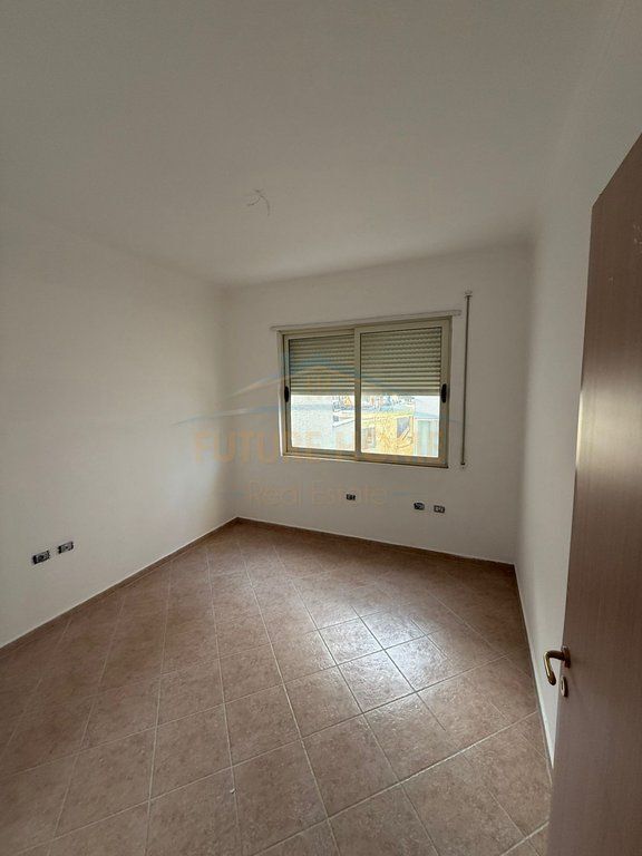 Shitet, Apartament 2+1+2, Liqeni i Thatë, Tiranë.