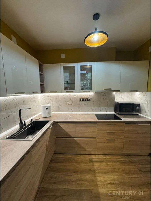 JEPET APARTAMENT 2+1 ME QIRA TEK MYSLYM SHYRI