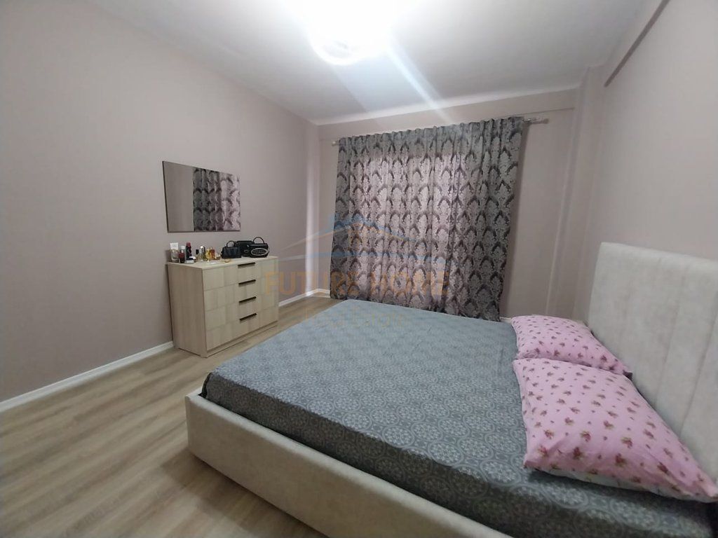 Qera, Apartament 2+1+2+Post Parkimi, Rruga 5-Maji, Tirane.