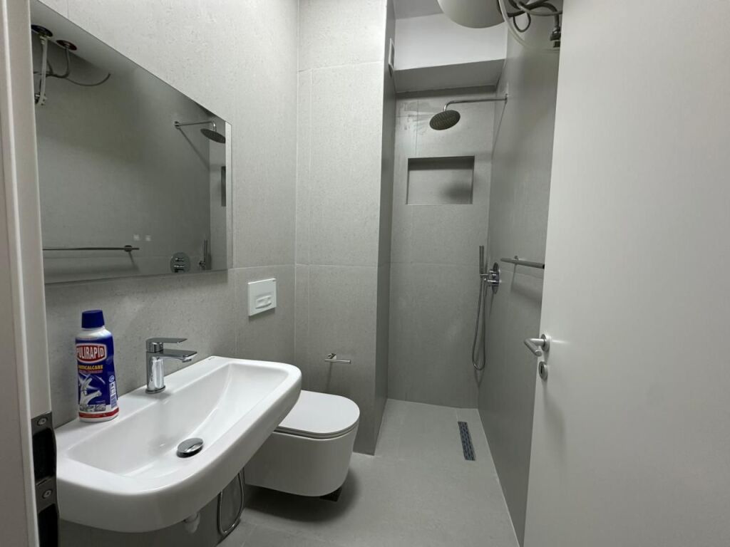 Jepet me qera apartament 1+1 te Ali Demi