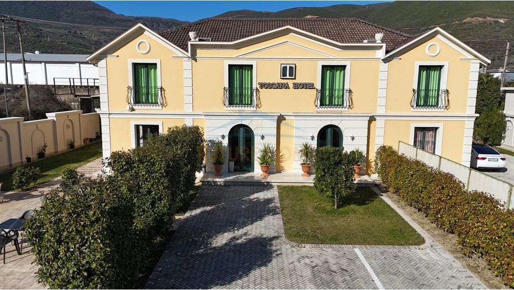 Qira, Restorant + Hotel, Rruga Nacionale Labinot - Elbasan.