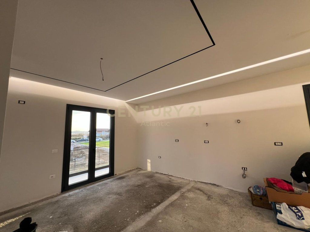 VILE UNIKE 3 KATESHE PER SHITJE NE 4 RRUGET , SHIJAK DURRES