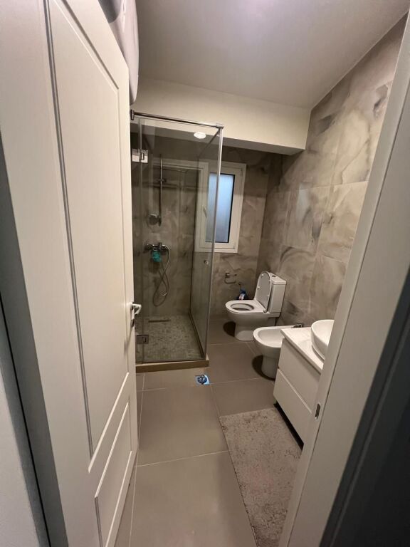 Vilë me qera - 📍Yzberisht, pranë rrethrrotullimit