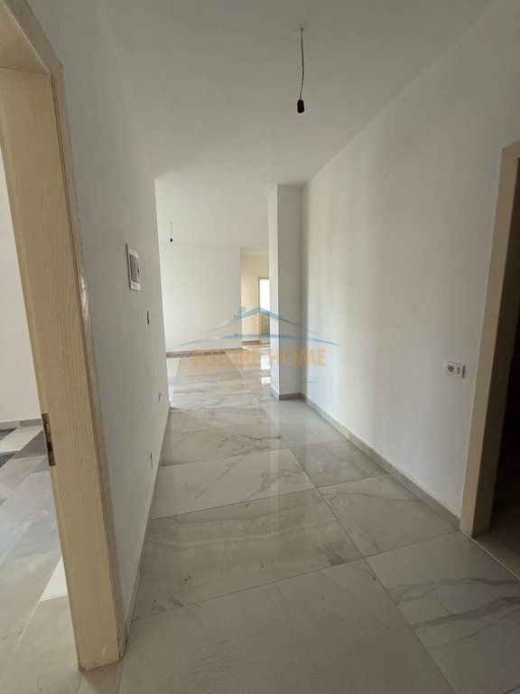 Shitet, Apartament 2+1+2, Casa Italia, Tirane.