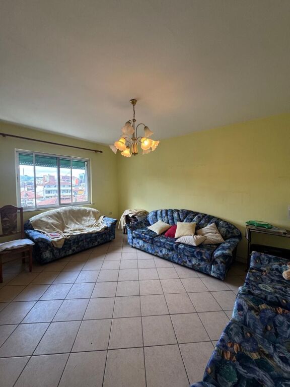 Shitet apartament 2+1 ,Ish parku autobuzave