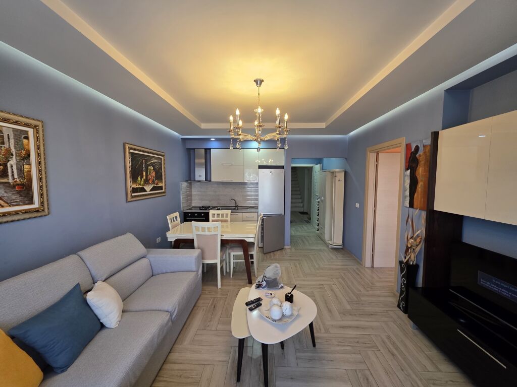 Jepet me qira 1+1+parkim 650€ te Restorant Durresi