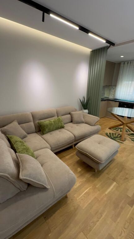 For rent 1+1 at Pavarotti furnished elevator 899 eu