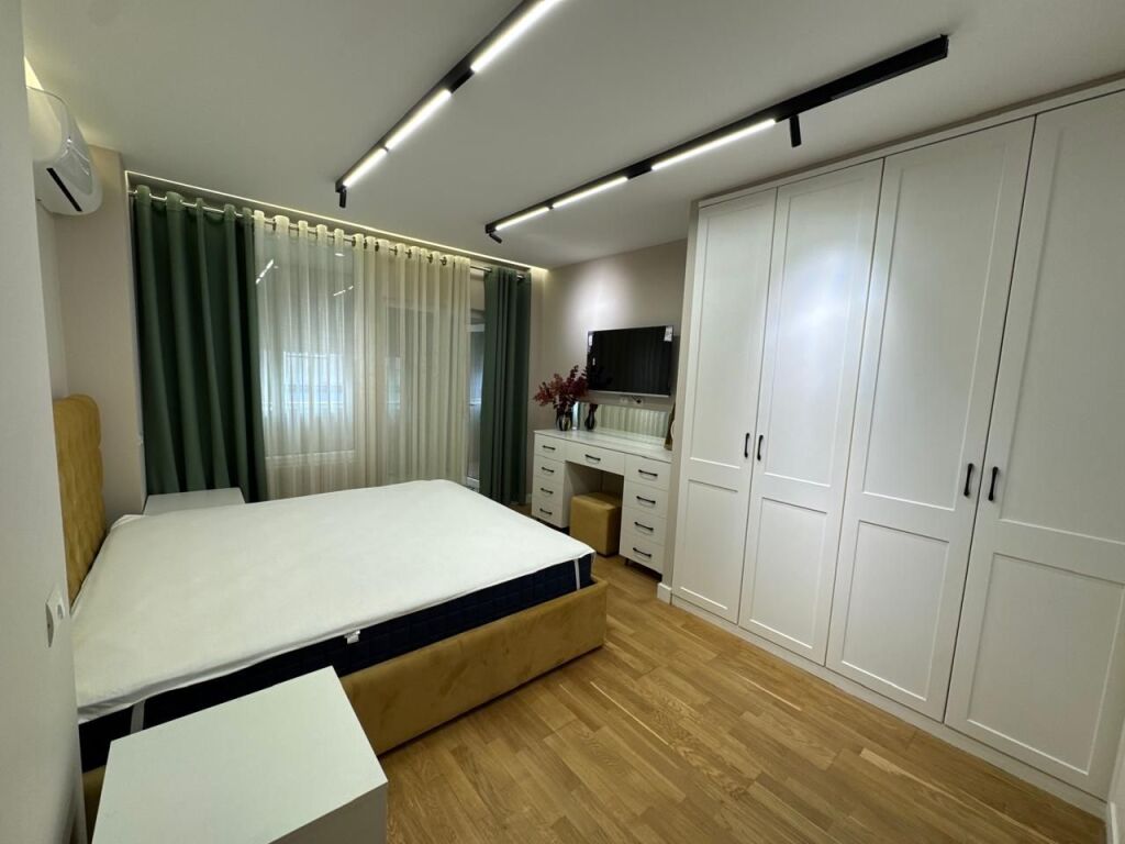 Jepet me qira 1+1+verande Tek Pavaroti 900 mije leke