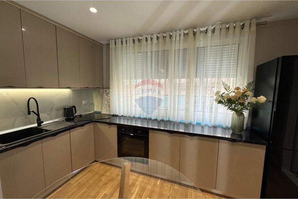 APARTAMENT LUKSOZ 1+1 PER QIRA-KOPSHTI ZOOLOGJIK
