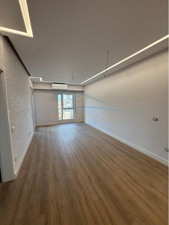 Shitet, Apartament 2+1 +2 ballkone Shkolla e Kuqe