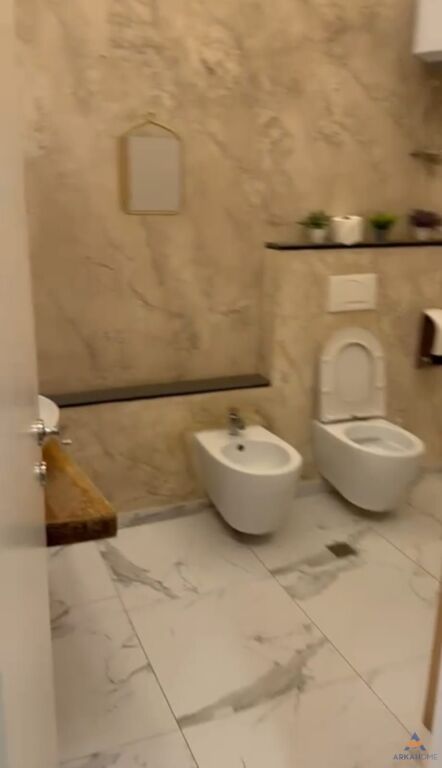 JEPET ME QIRA AMBJENT BISNESI 86M2 "SHESHI WILLSON" 1400 EURO