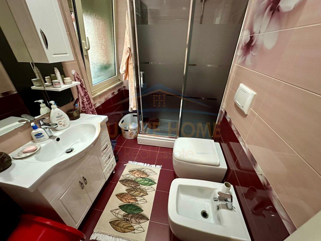 Shitet, Apartament 3+1+2, Liqeni i Thatë, Tiranë.