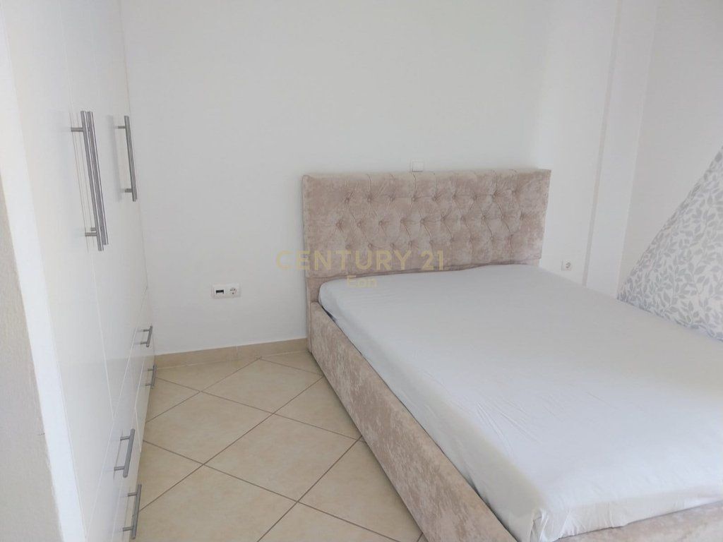 SI AFFITTA IL 2° PIANO DI UNA VILLA CON POSTO AUTO A SHKOZET, DURRES !!!