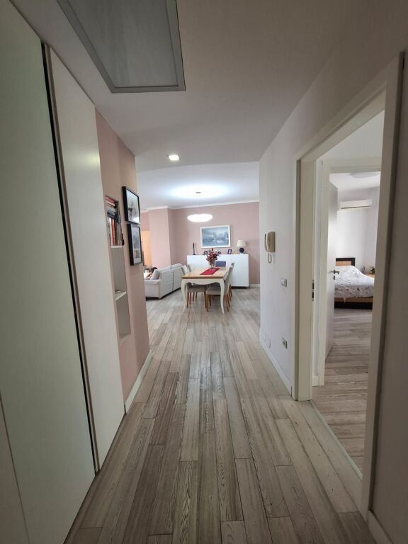 Shitet Apartament 3+1+2