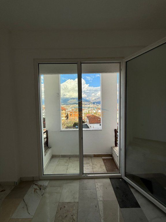 Shitet, Apartament 2+1+2, Casa Italia, Tirane.