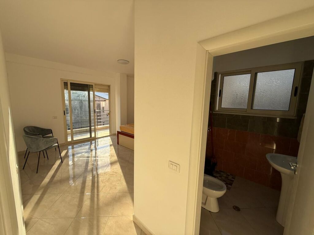 🏡 Shitet Apartament 2+1+2 📍 Kompleksi Tom Doshi, Shkozë💶 Çmimi: 137 milion leke