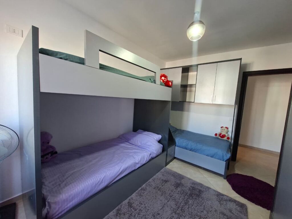 Me Qira: Apartament 2+1 me 2 Banjo &amp; 1 Ballkon 📍 Jordan Misja – Kompleksi Gener 2 ✨ I mobiluar plotësisht Çmimi: 80,000 ALL / muaj